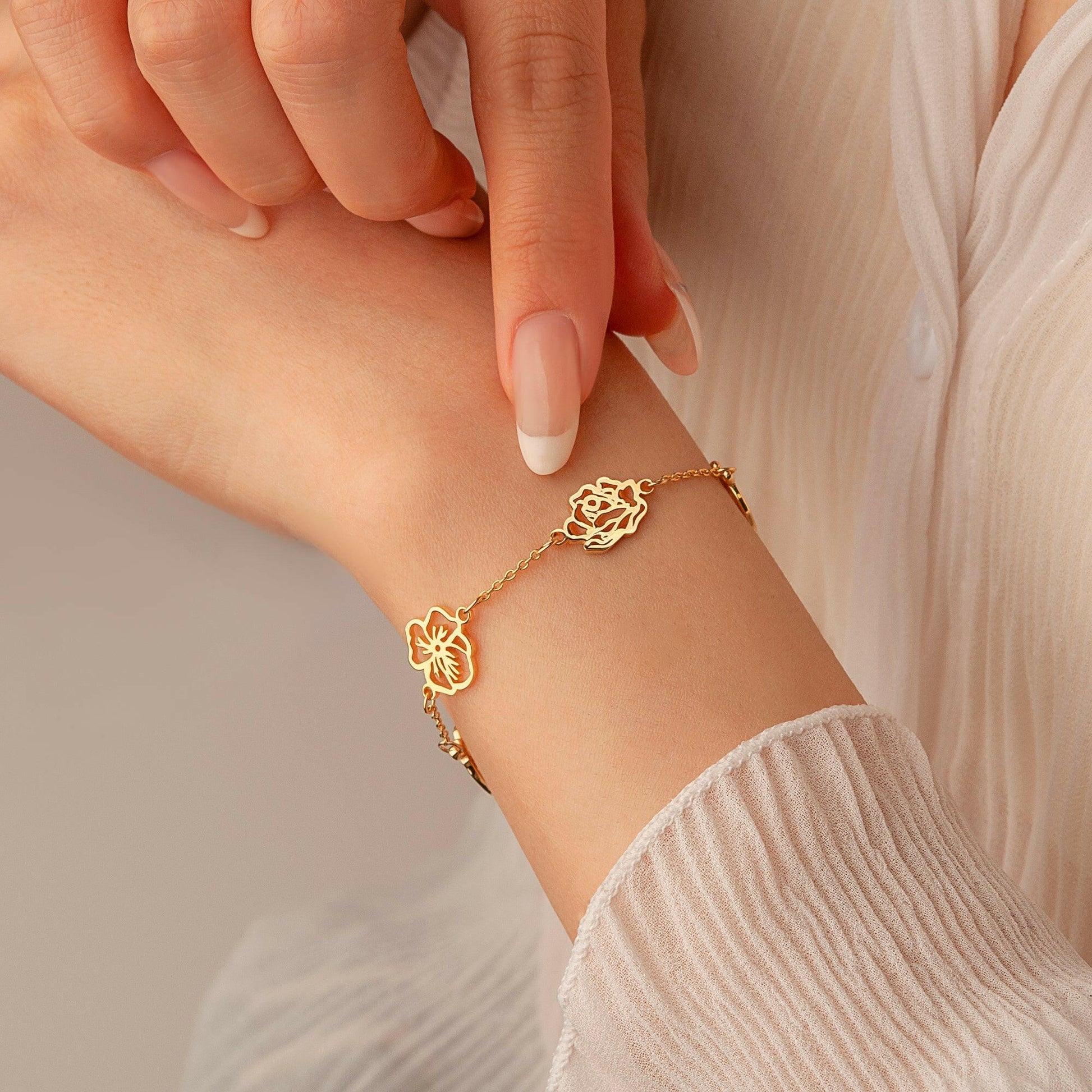Custom Birth Flower Bracelet Bracelet.