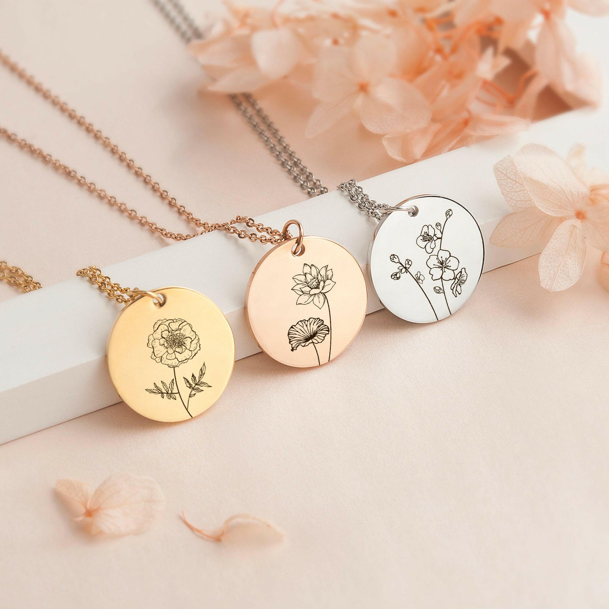 Personalized Birth Flower Necklace Necklace.