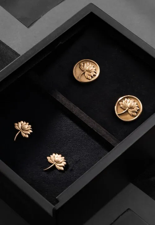 The Divine Lotus Collar Tips Gift Set